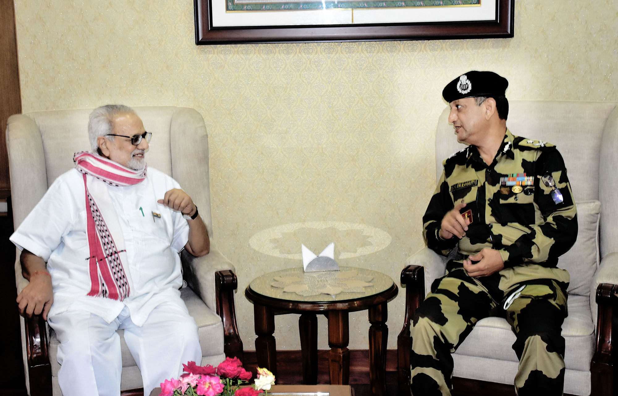 Sh. Satish Chandra Budakoti,  Inspector General, Frontier Headquarters ( Spl.Ops) Odisha, Border Security Force called on Hon'ble Governor Prof Ganeshi Lal at Rajbhawan on 02.09.2021