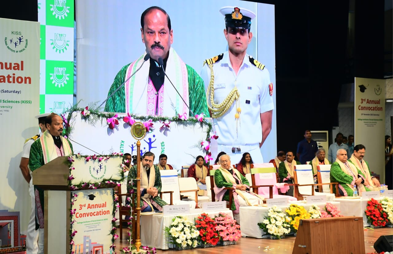 Hon'ble Governor Shri Raghubar Das speaking in the 3rd annual convocation of Kalinga Institute of Social Sciences deemed to be University at Bhubaneswar on 25.11.2023