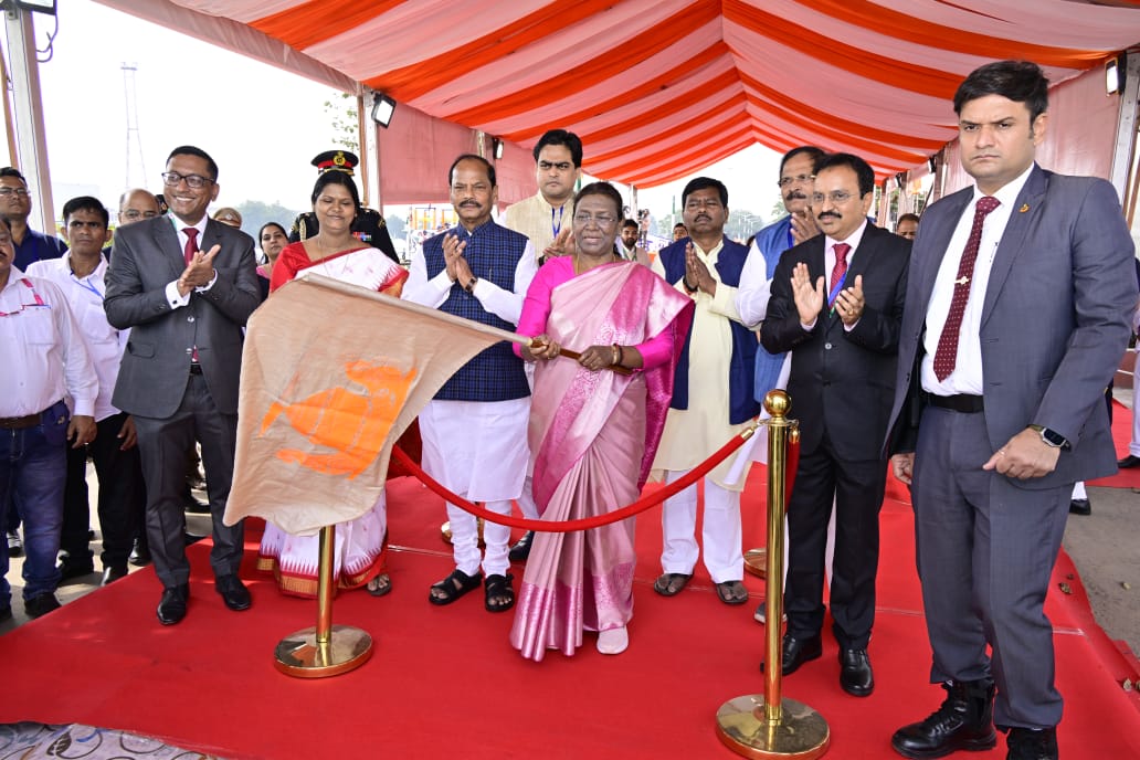 Hon'ble President of India grace the Boita Bandana Ceremony at Paradip Port and Hon'ble Governor was present on the occasion, on 27.11.2023