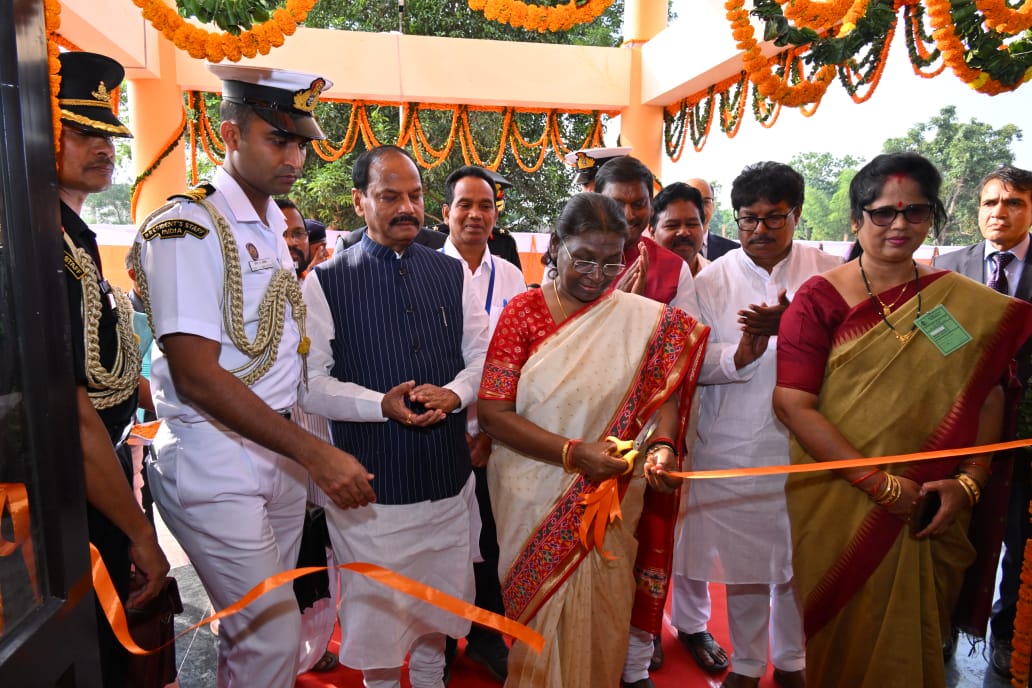 In gracious presence of Hon'ble Governor Shri Raghubar Das and other dignitaries Hon'ble President of India Smt Droupadi Murmu inaugurated Eklavya Model Residential School at Kuliana in Mayurbhanj on 20.11.2023