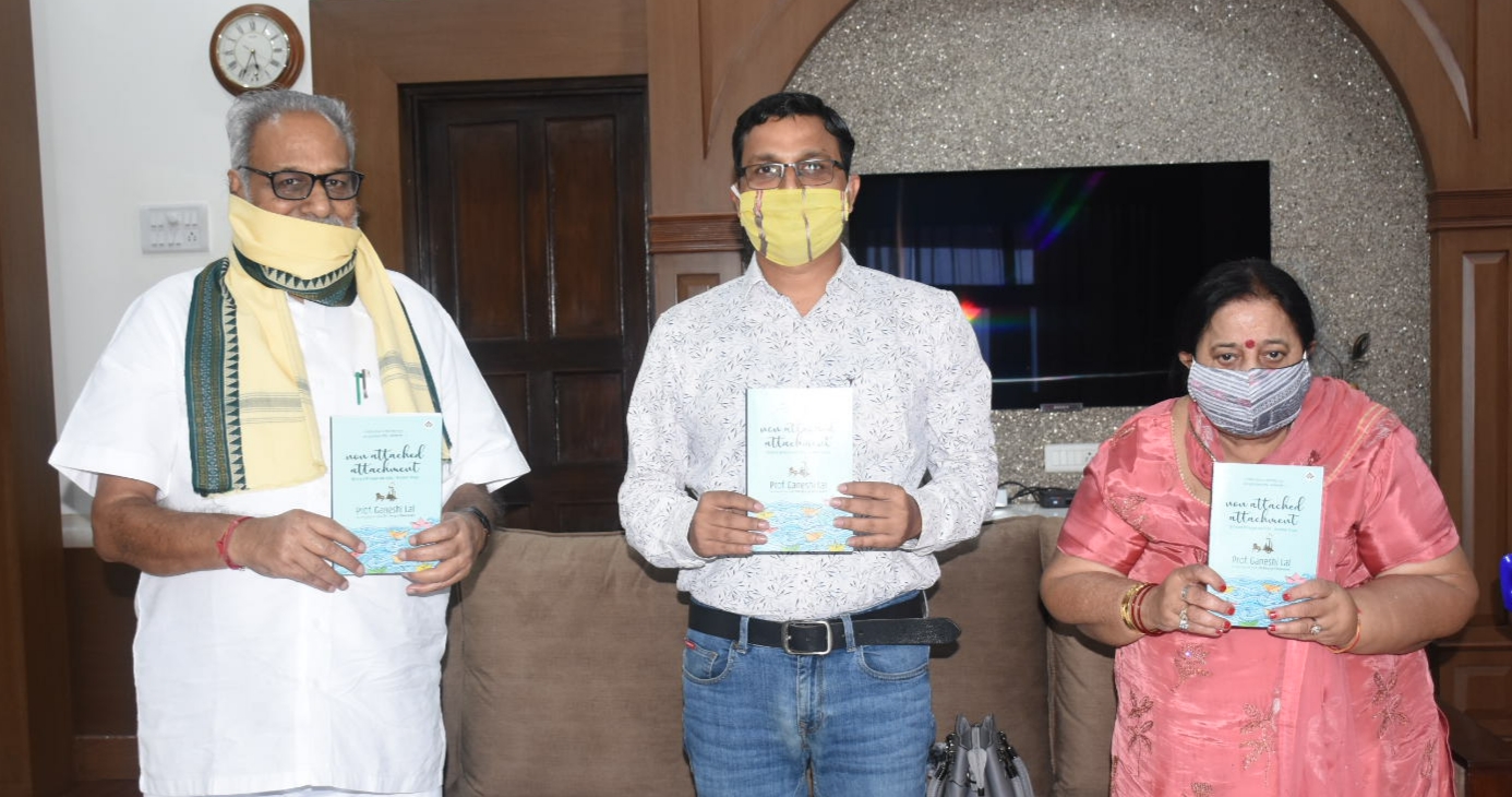 Hon'ble Governor Prof Ganeshi Lal and  Hon'ble First Lady Sushila Devi receive first copy of his book 'non attached attachment' on Bhagavad Gita ,  from Subhransu Panda of  PEN IN Books at Rajbhaban on 01.07.2020