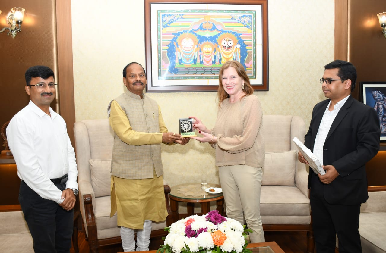 Consul General Ms. Jennifer Larson, Consulate General of the United States of America,  Hyderabad paid a courtesy visit to Hon'ble Governor at Raj Bhavan Dt. 11-12-2023