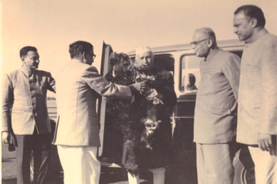Prime Minister Nehru is received on his arrival at Paradeep