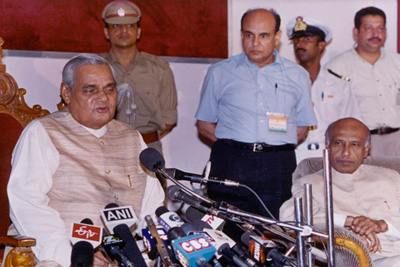Prime Minister Shri Atal Bihari Vajpayee addresses a press conference at Raj Bhavan
