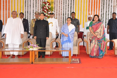 Governor Dr. S.C. Jamir and First Lady Mrs. Alemla Jamir with Chief Minister Shri Naveen Patnaik at the “AT-HOME” in Raj Bhavan on 26.01.2016
